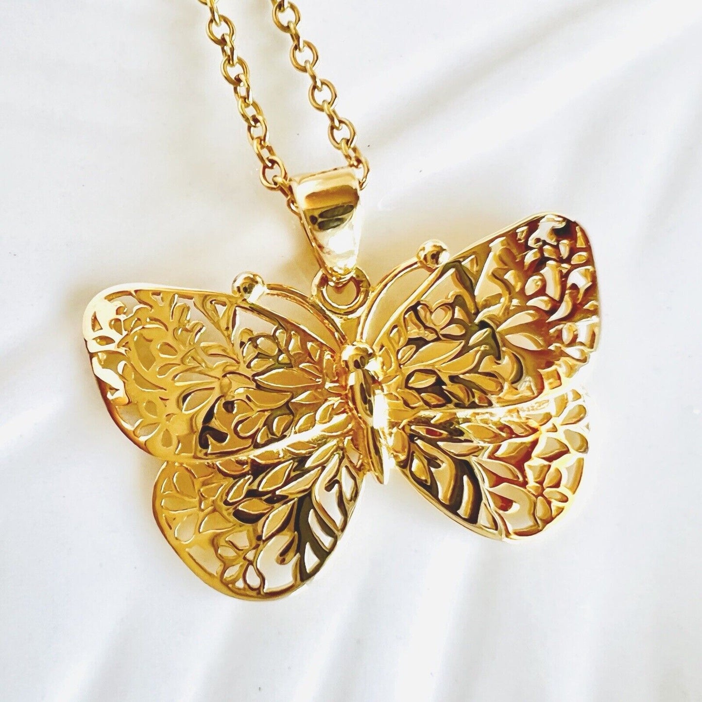 Solid 14k Yellow Gold Filigree Butterfly  Pendant/Charm, New, 0.96"