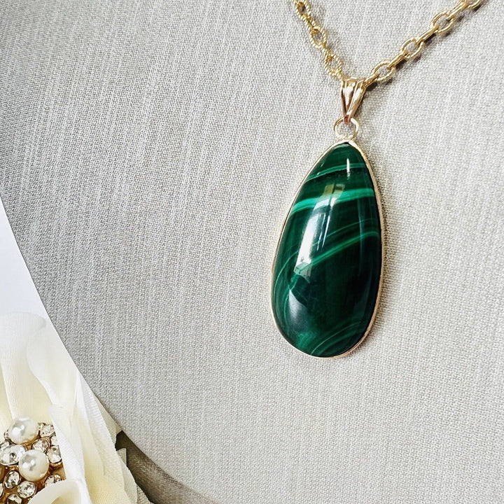 Solid 14k Yellow Gold Genuine Malachite Cabochon (25ct) Drop Pendant, New