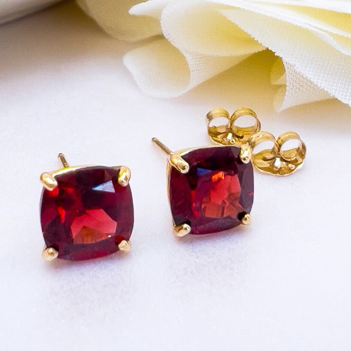 Solid 10k Yellow Gold Genuine Garnet 6mm Stud Earrings, New