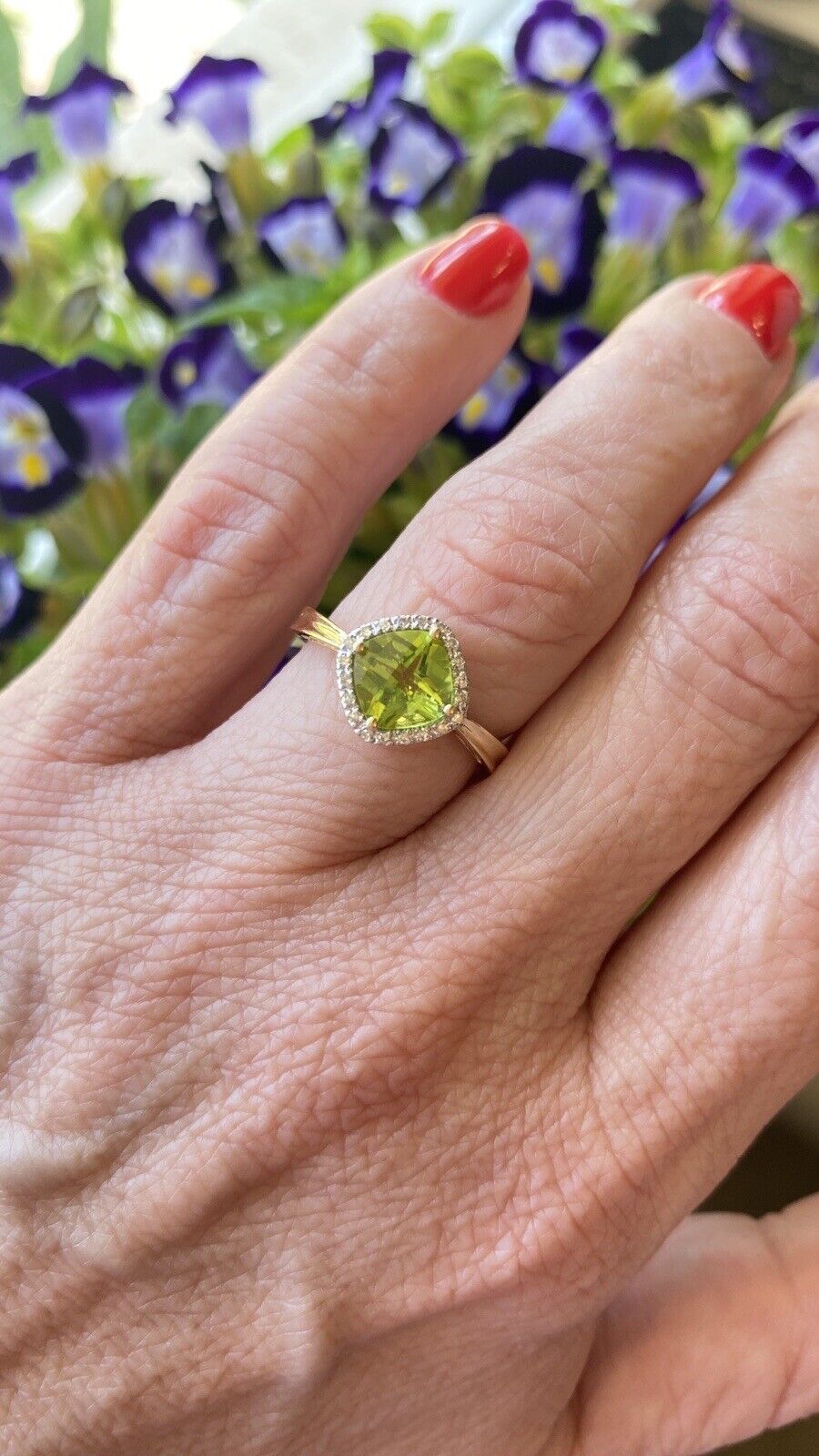 Genuine Peridot & Diamonds Solid 14k Yellow Gold Ring, New, Size 7