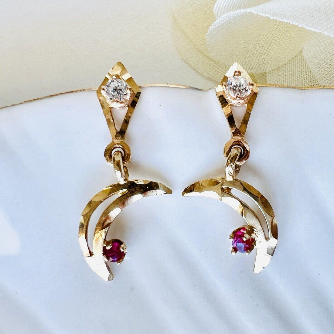 Vintage 14k Yellow Gold Genuine Ruby Crescent Moon Dangle/Drop Post Earrings