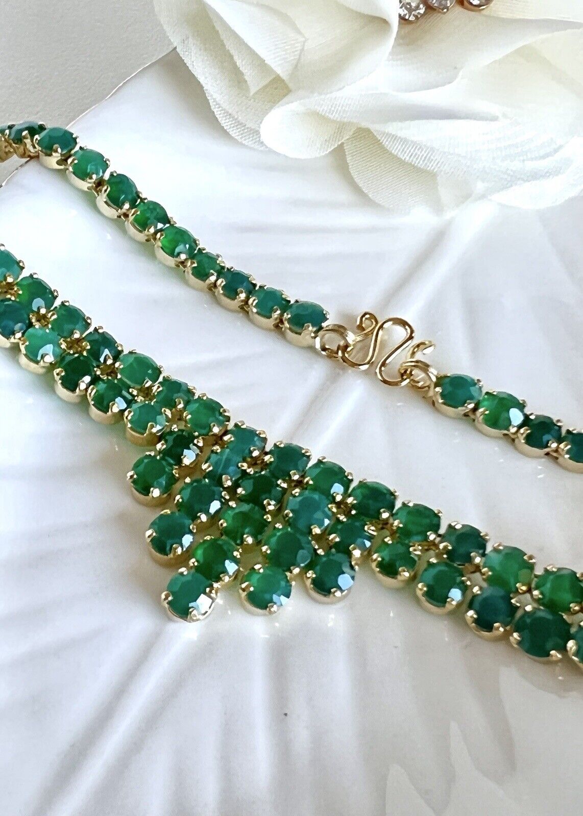 Gorgeous Vintage Genuine Green Onyx (25ctw) "Cleopatra" Necklace, 19" New