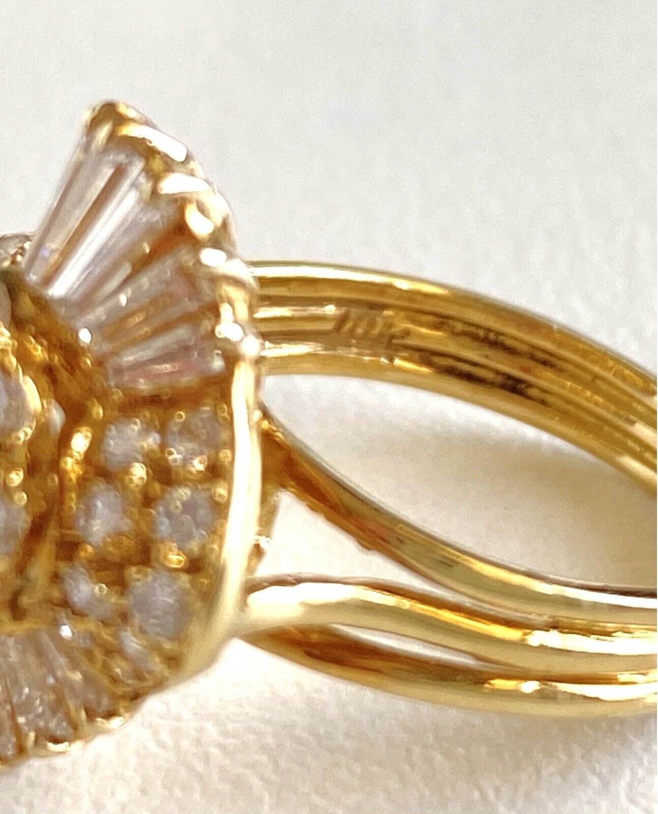 Gorgeous Vintage 18kt Gold & Genuine Diamonds Ballerina Ring, Size 5.25